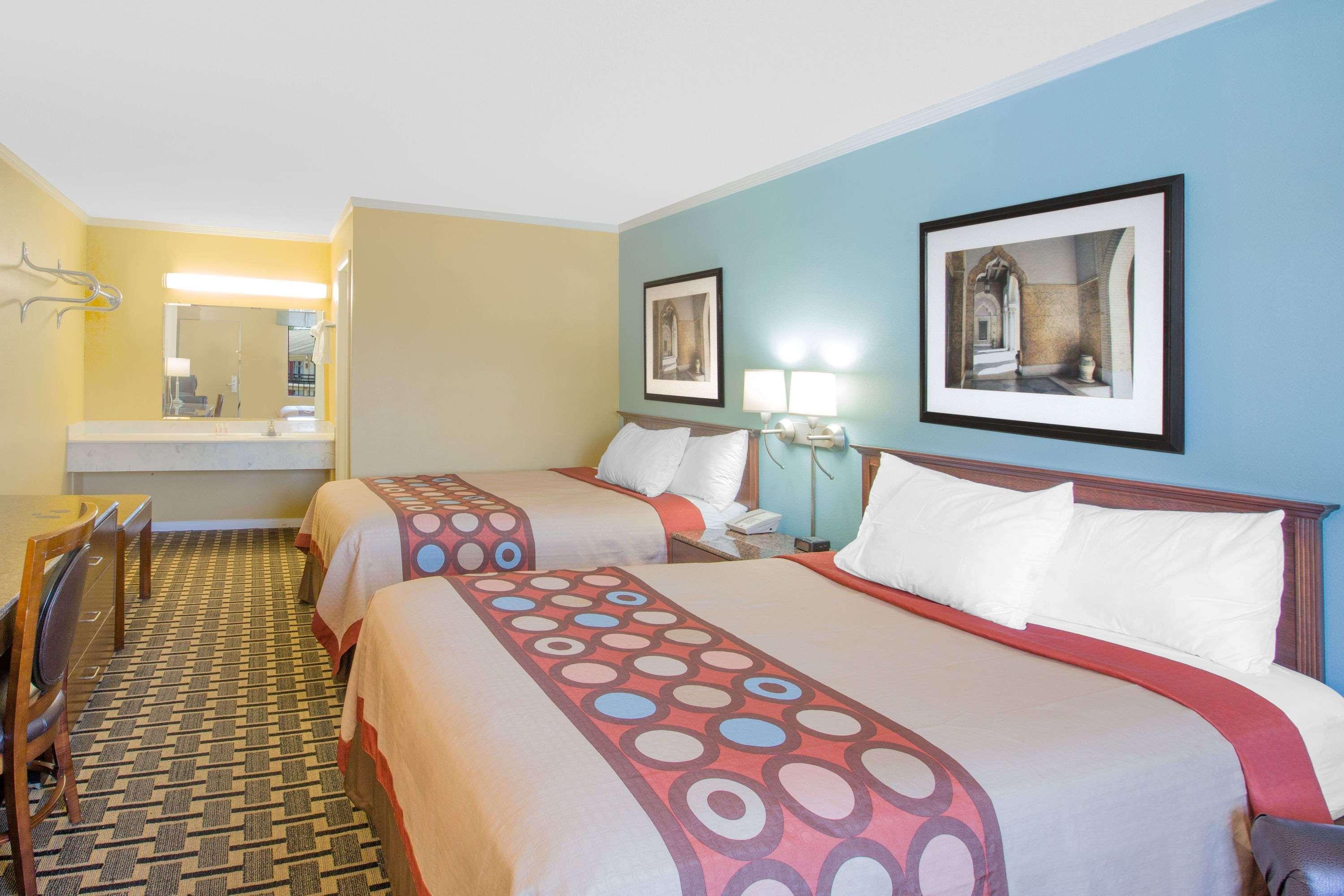 Super 8 By Wyndham Jasper Hotel Екстериор снимка