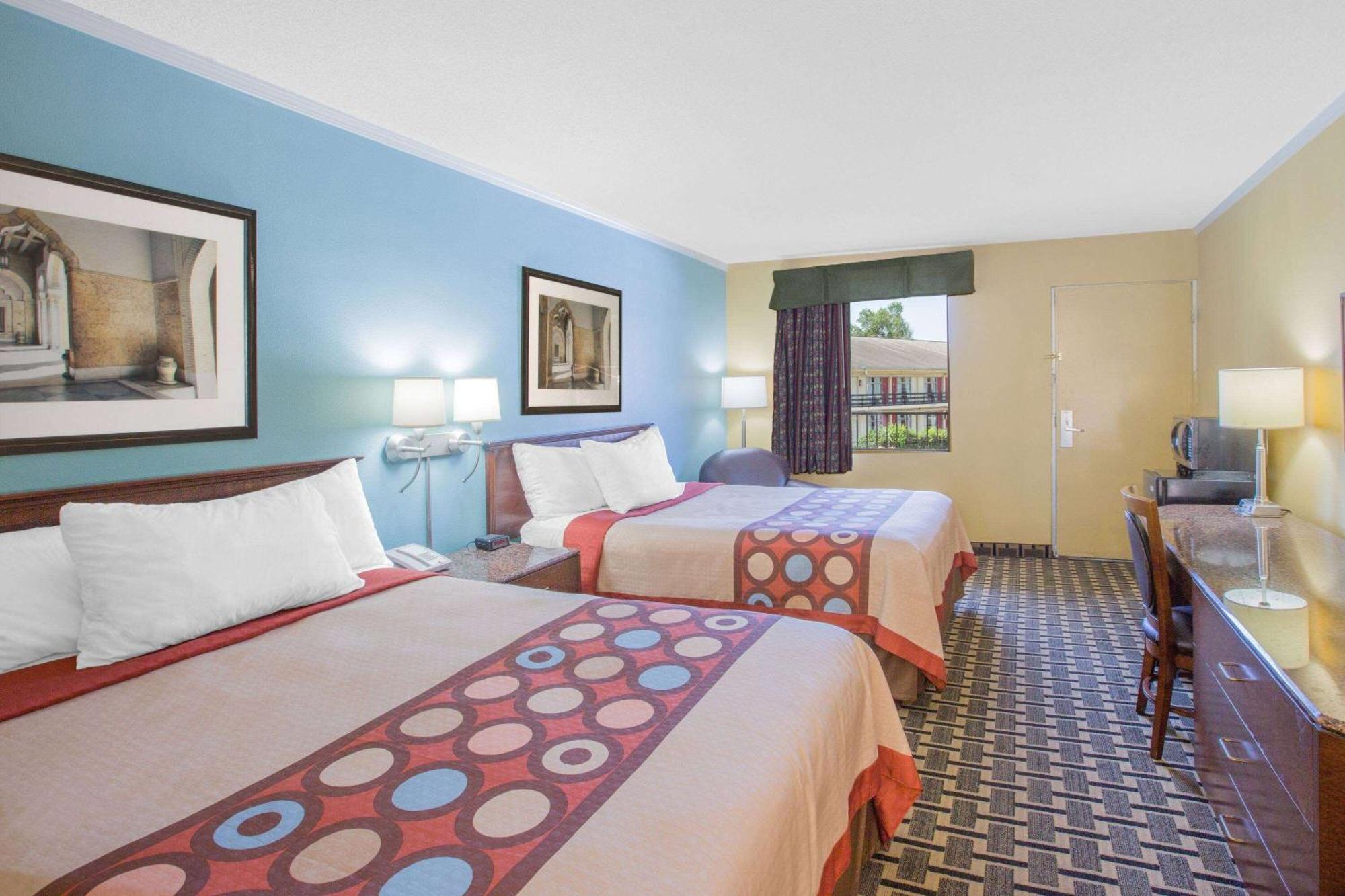 Super 8 By Wyndham Jasper Hotel Екстериор снимка
